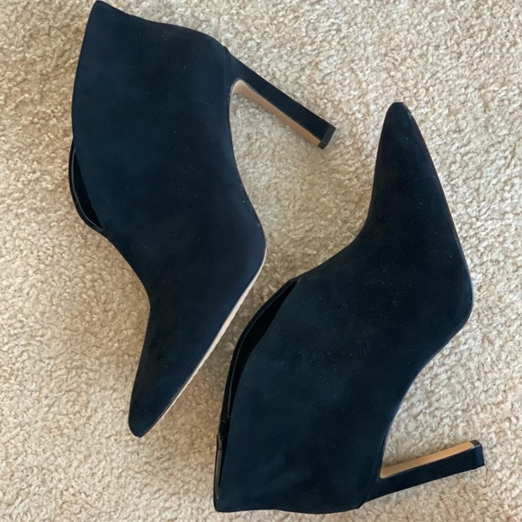 Vince Camuto Sestrind Bootie In Black 